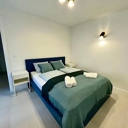 Azzurro Biograd Na Moru